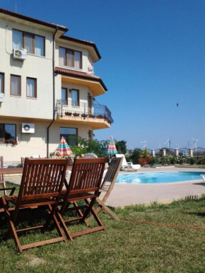  Guest House Golden Flake 3km from Bolata beach  Болгарево